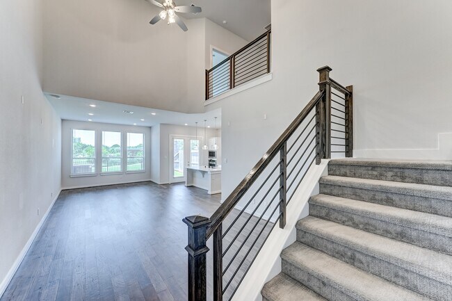 Building Photo - 6570 Scarlet Pond Ln