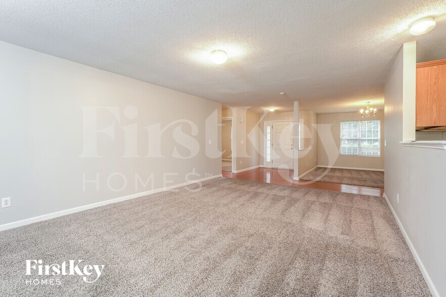 Building Photo - 2402 Lannigan Dr