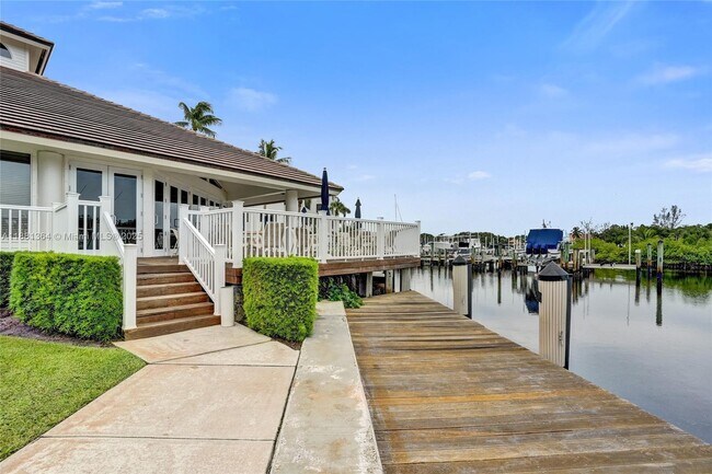 Building Photo - 925 Oak Harbour Dr