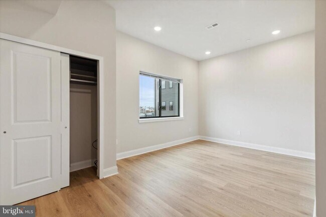 Building Photo - 2157 E Lehigh Ave