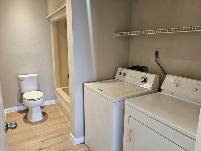 Building Photo - 2822 S Bartell Dr