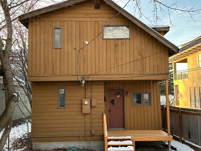 Building Photo - Charming 2BR House in Whitefish