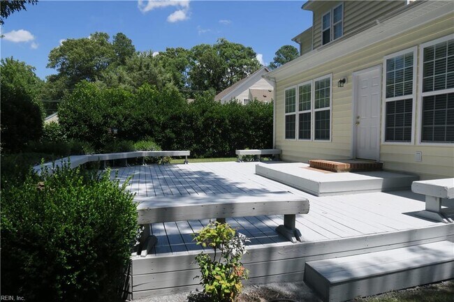 Building Photo - 512 Dunkirk Ct