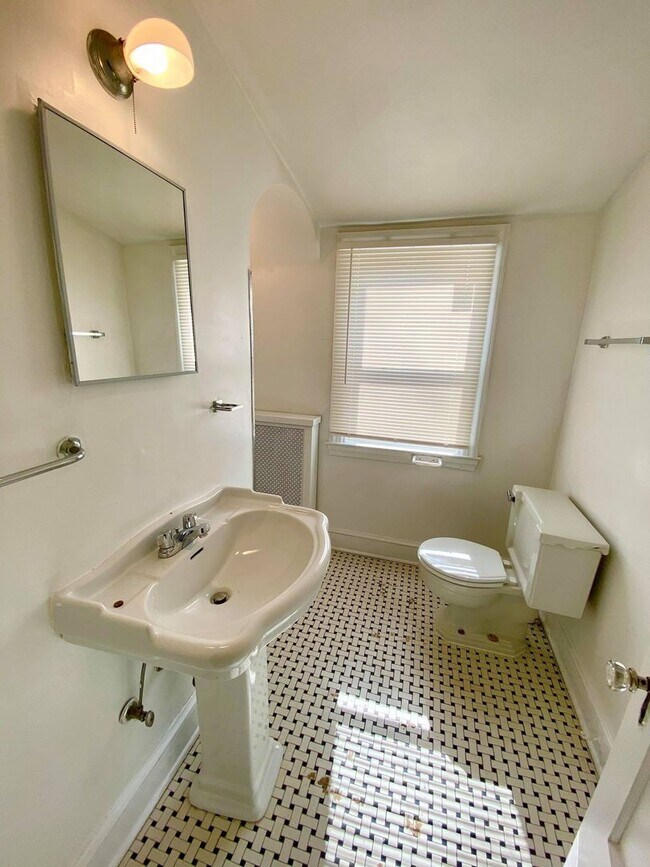 Building Photo - Charming 4BD/2BA Home in Catonsville, MD!