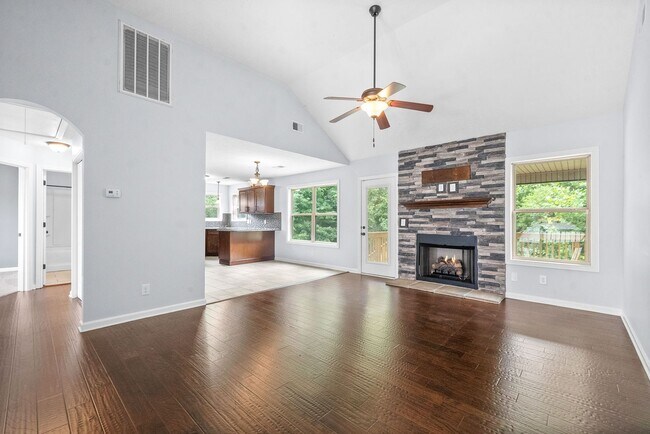 Building Photo - Pet Friendly Four Bedroom with Basement!