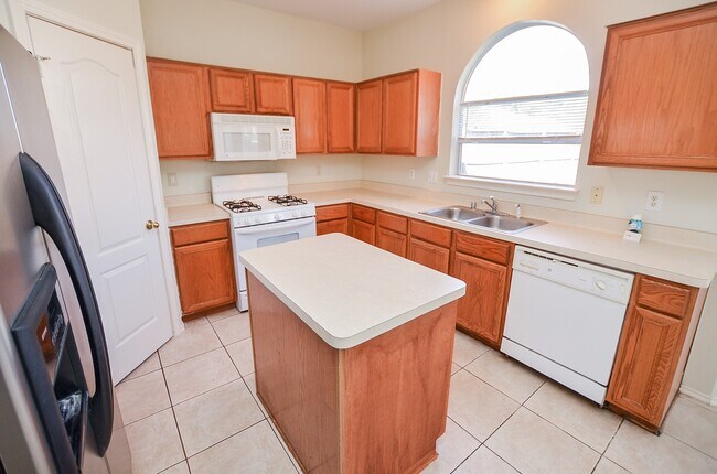 Building Photo - 21210 Woodland Green Dr