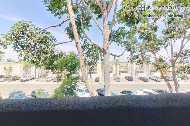 Building Photo - 3883 Ingraham St