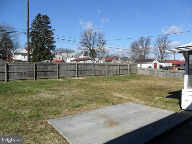 Building Photo - 301 Tichy Dr