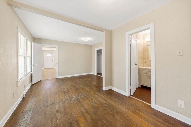 Building Photo - 313 La Manda Blvd