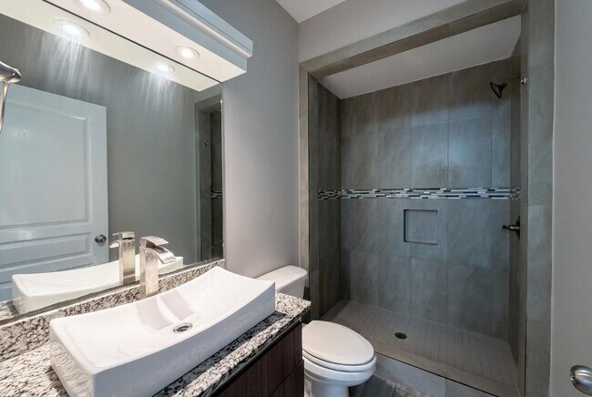 Building Photo - 5601 Cuenca Dr