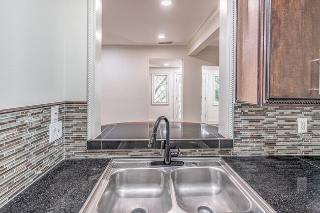 Building Photo - 2 bed 2 bath Peachtree Loft living in Buck...