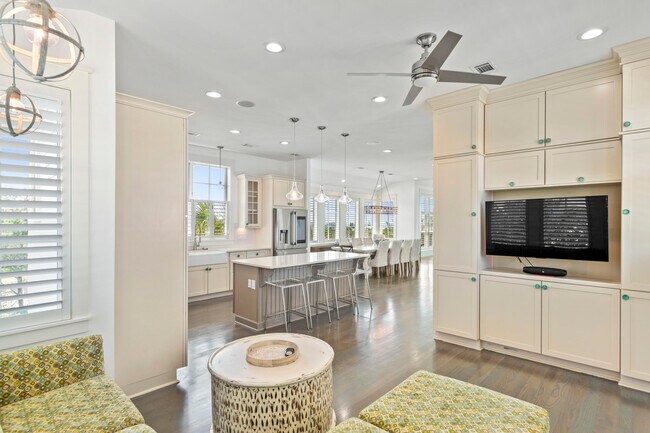 Building Photo - 153 Cypress Dr