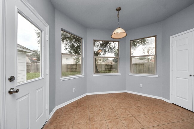 Building Photo - 9711 Andrews Ln