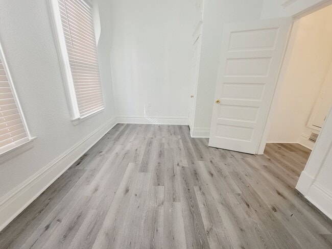 Building Photo - 1928 Arizona Ave