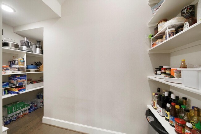 Building Photo - 5905 Petty St