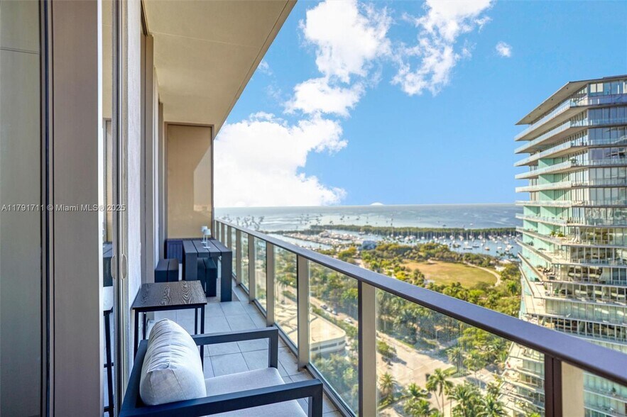 Building Photo - 2655 S Bayshore Dr