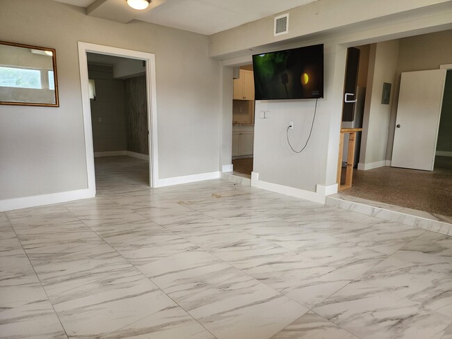 Building Photo - 4910 Ralls Dr