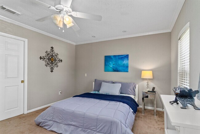 Building Photo - 111 S Village Knoll Cir