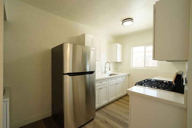 Building Photo - 3447-3449 Dwight Ave