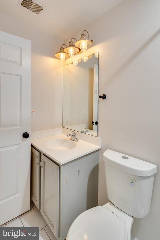Building Photo - 1832 Tiger Lily Cir