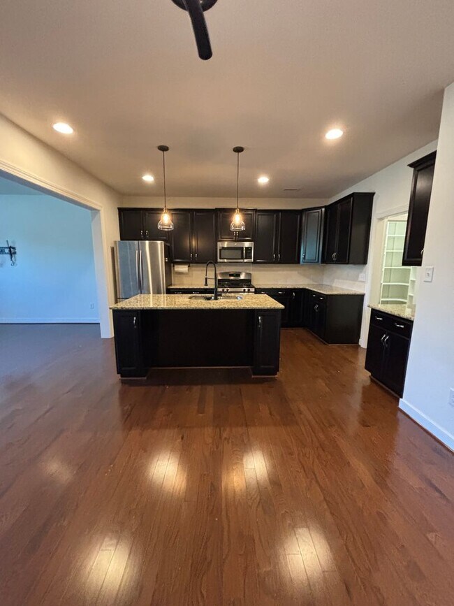 Building Photo - 4816 Village Walk