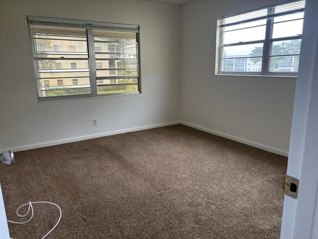 Building Photo - 186 Dorset E