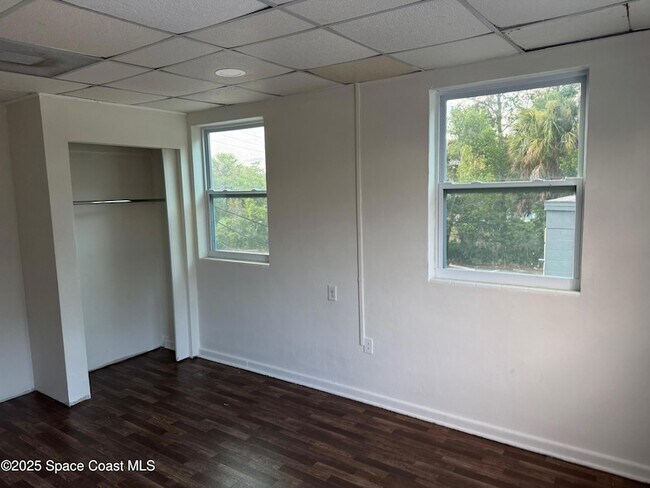 Building Photo - 808 Forrest Ave