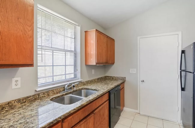Building Photo - 3 bed 2 bath in Decatur!
