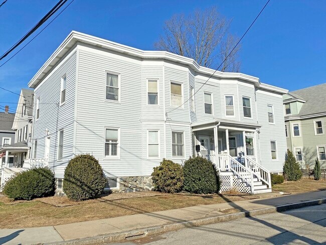 Building Photo - 132 Myrtle St