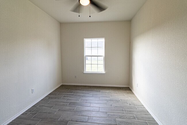 Building Photo - 807 N Polk St
