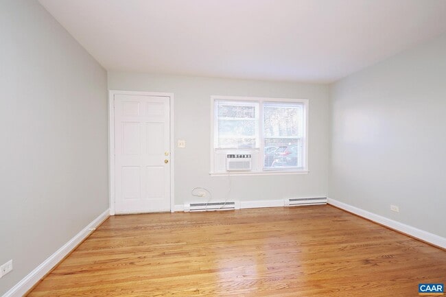 Building Photo - 2114 Ivy Rd