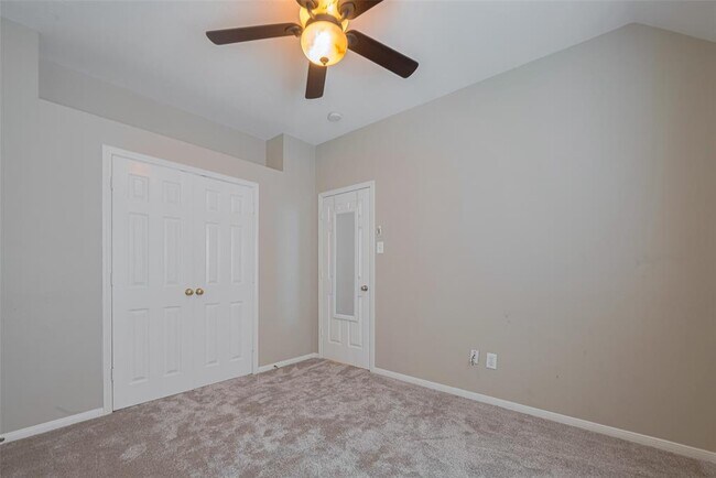 Building Photo - 9502 Willow Crossing Dr