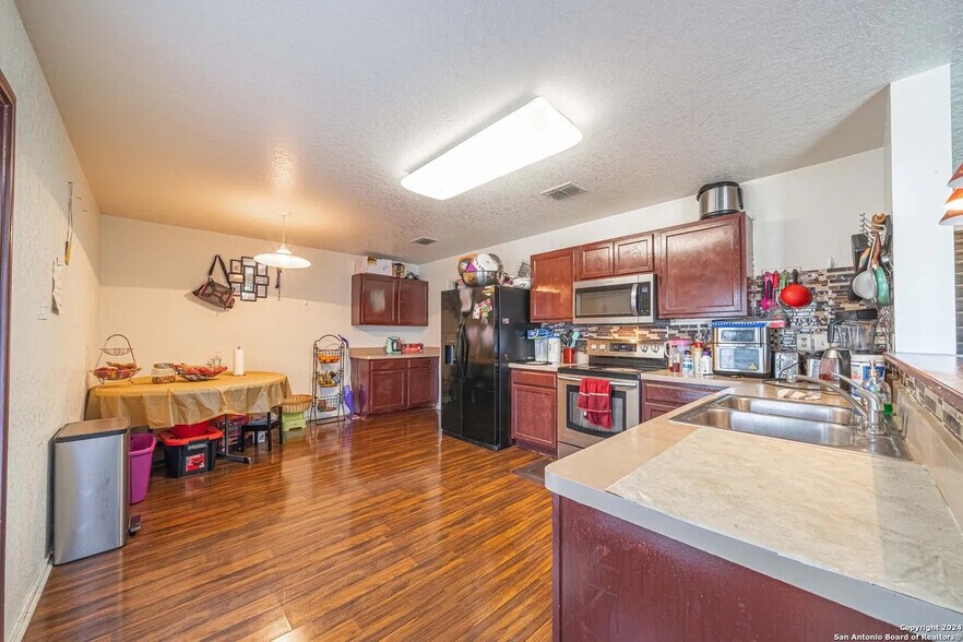 Building Photo - Room in House on Magnolia Grove