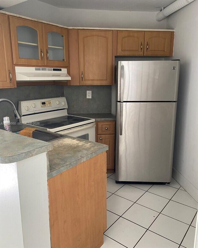 Building Photo - 680 W Park Dr