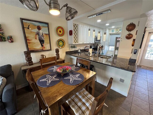 Building Photo - 1400 Tarpon Center Dr