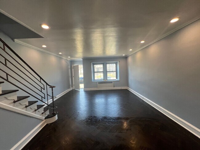 Building Photo - 3403 Chippendale Ave