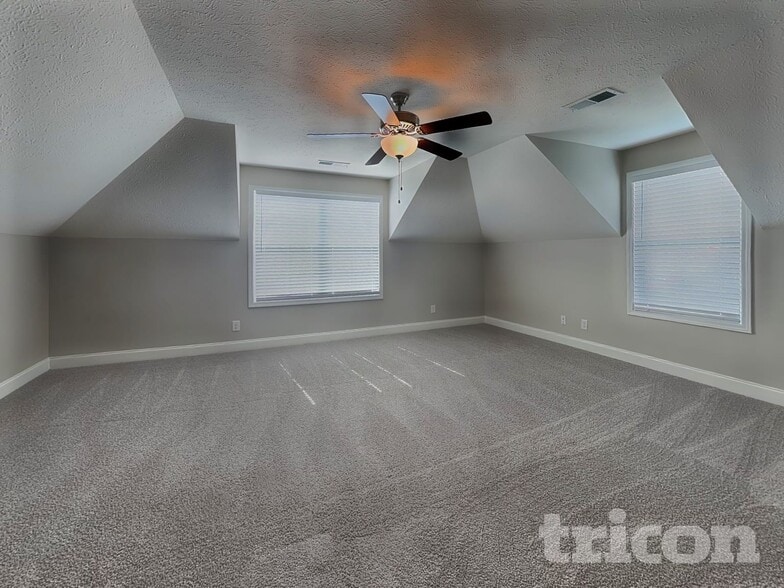 Building Photo - 204 Bonnell Dr