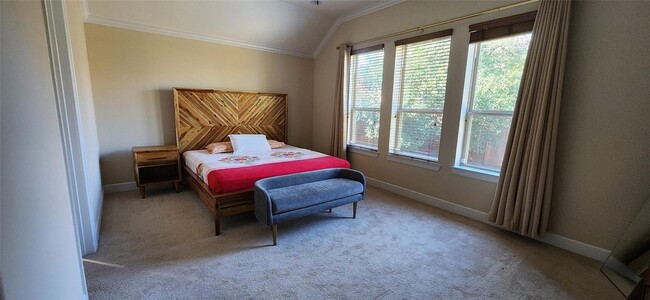 Building Photo - 13704 Camp Comfort Ln