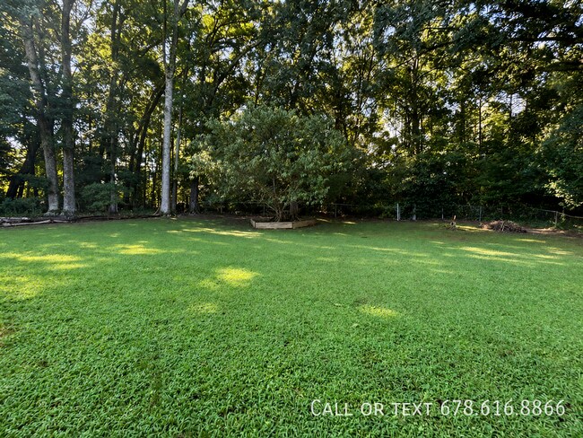 Building Photo - 2666 S Lakeview Dr SW