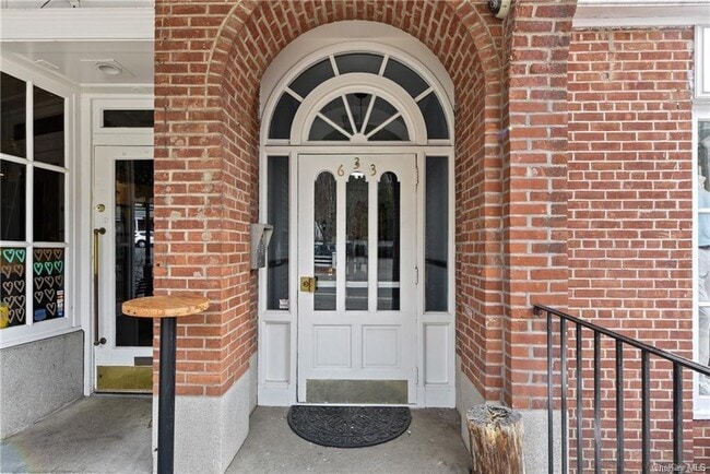 Building Photo - 633 Old Post Rd