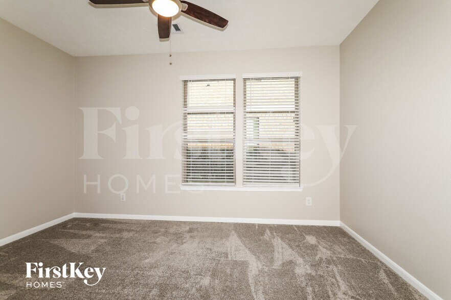 Building Photo - 8757 Ute Creek Ln