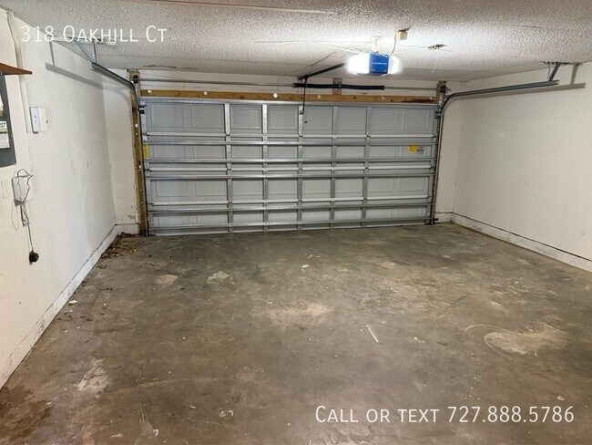 Building Photo - 318 Oakhill Ct