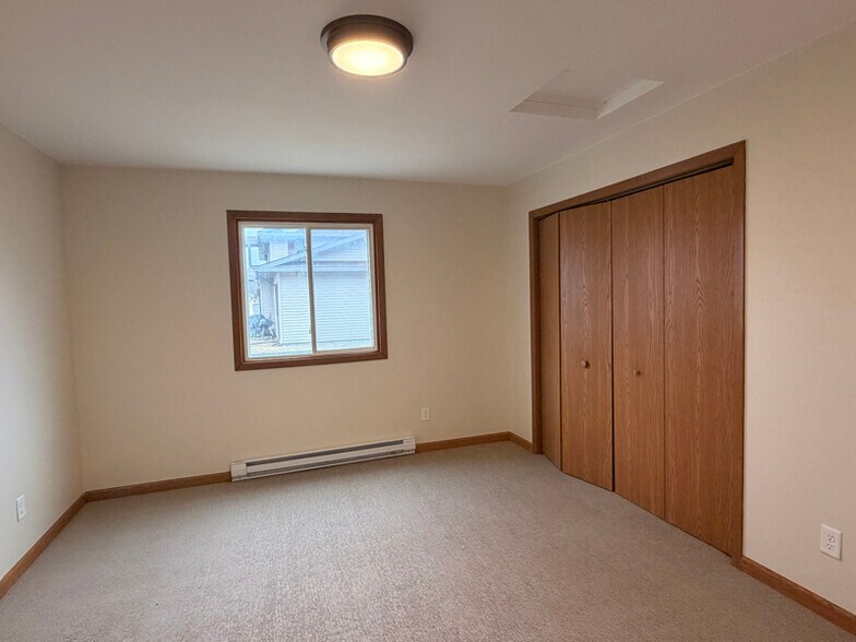 Building Photo - 1009 Boxelder Ave