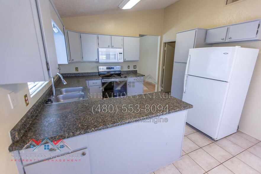 Building Photo - 15006 N 85th Dr