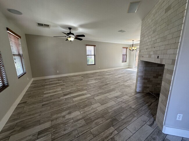 Building Photo - LYONS GATE COMMUNITY, 3PLUS DEN TWO STORY ...