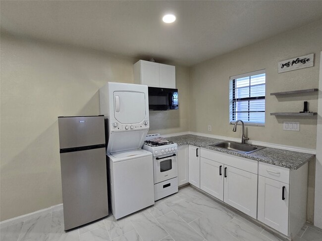 Building Photo - 8703 Berndale St