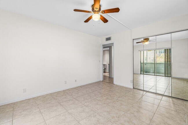 Building Photo - 641 Normandy Ln