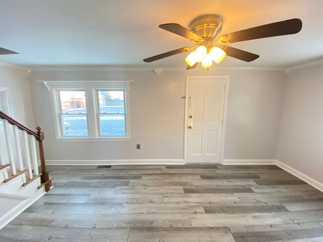 Building Photo - Charming 2 Bedroom, 1 Bath Home in West York Schools!!