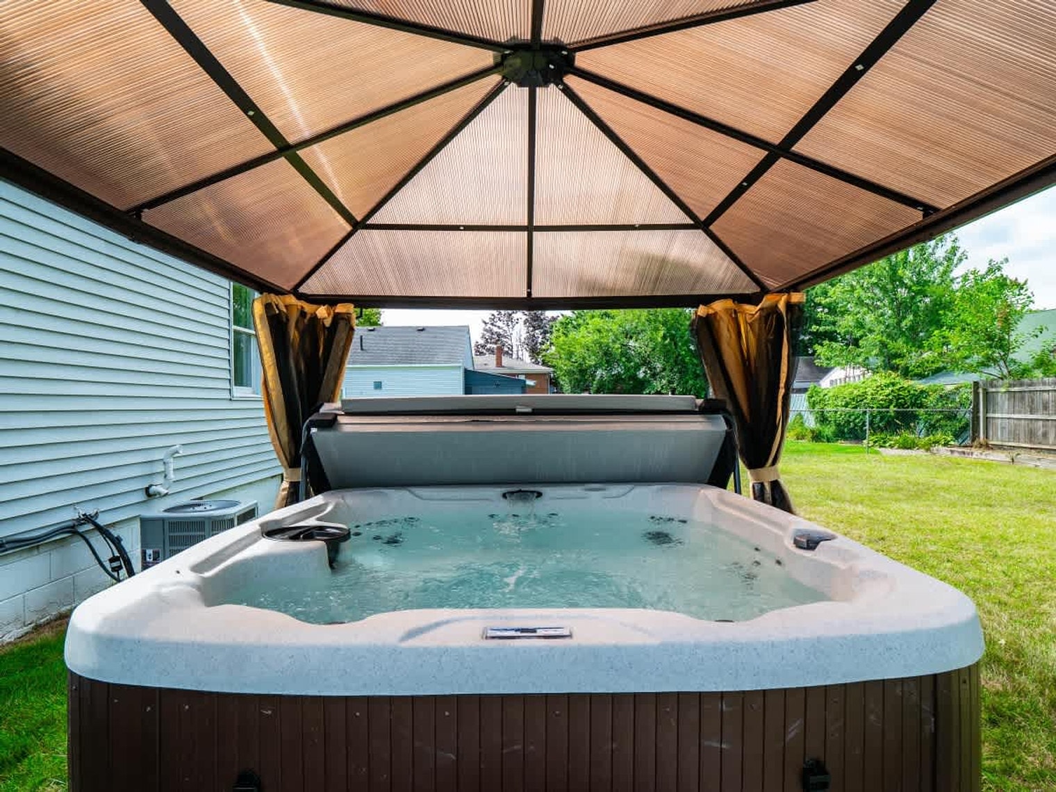 Building Photo - 1906 N Leavitt Rd