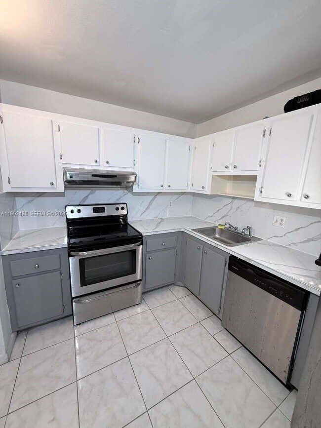 Building Photo - 1200 NE Miami Gardens Dr